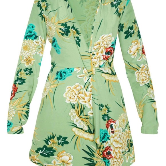 PrettyLittleThing Sage Green Printed Long Sleeve Wrap Dress 12 - Picture 9 of 12